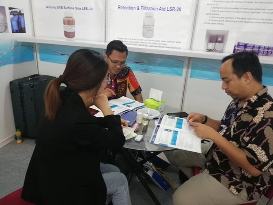 Emulsión de la cera de las sustancias químicas AKD de la fabricación de papel para el papel carbón CAS 144245-85-2